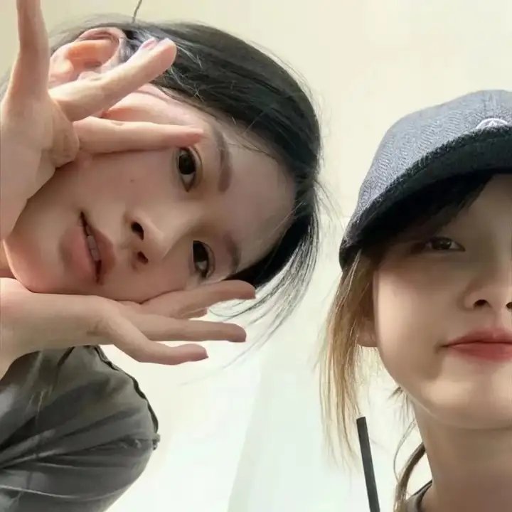 穿黑衣的女孩